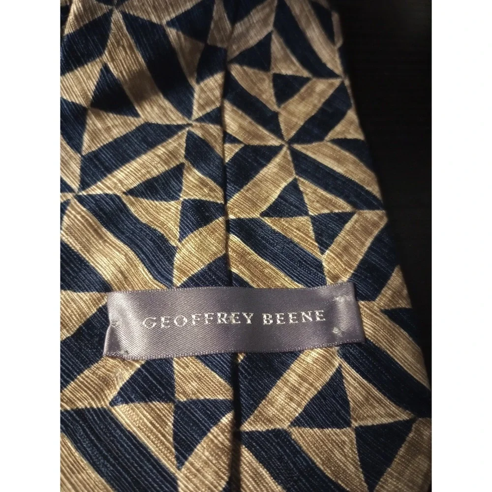 Geoffrey Beene‎ Silk Necktie Made In Italy Gold Navy Geometric Abstract 4